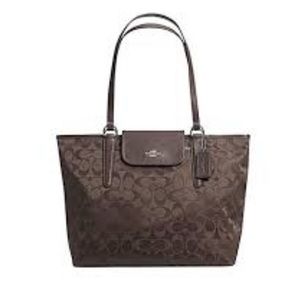 Coach bag brand new with tags. Give as gift or keep for yourself 🎁💃